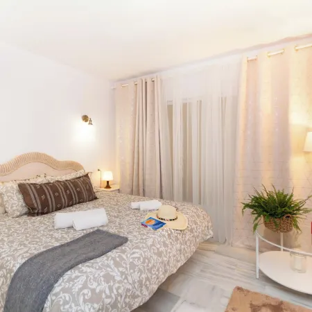 Calahonda Elegance with Pool and Sea View - Happy Rentals