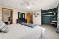 Charming Home with RV Parking - 30 Miles from Rmnp!
