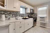 8 Mi to Metlife Stadium: Pet-Friendly Home w/ Yard