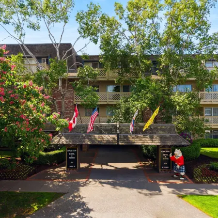 Royal Scot Hotel & Suites