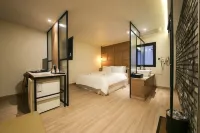 Hotel Wall