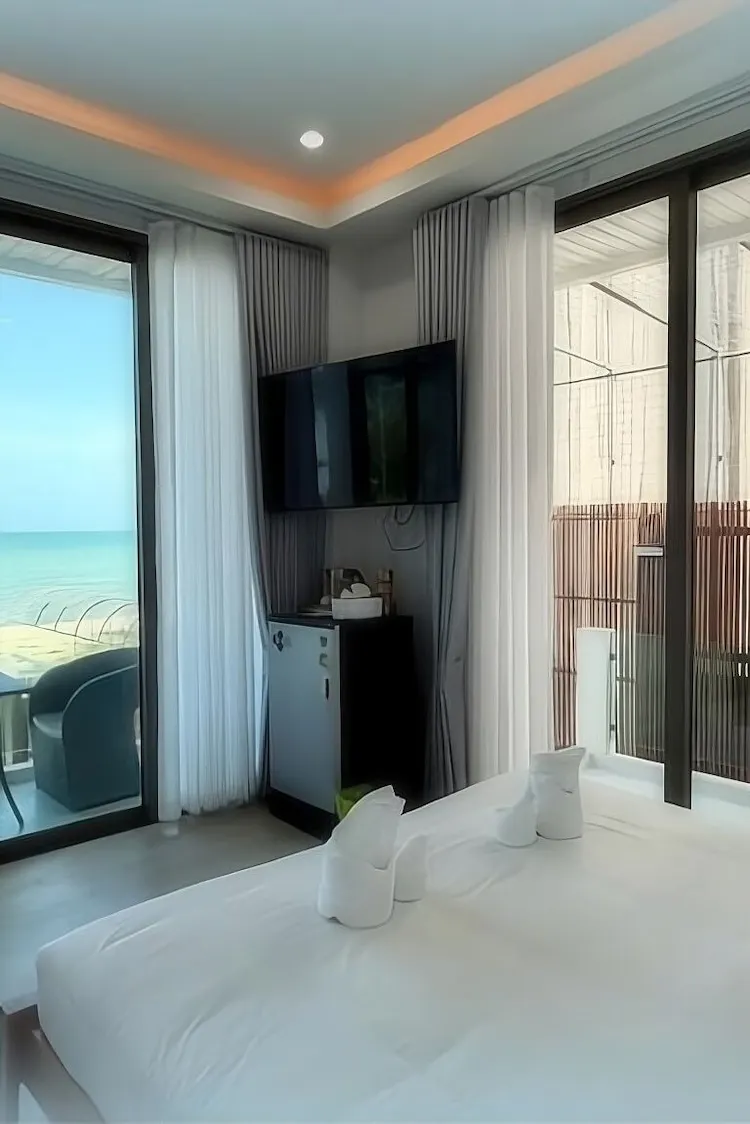ห้องวิวมุมกว้างเตียงใหญ่ วิวชายหาด