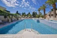 Mediteran Hotel & Resort - Pools