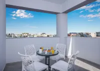 Deluxe City Hotel