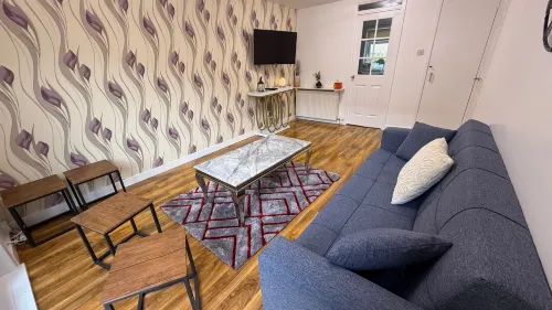 Erskine - House - Sleeps 4 - Parking - River Side - WLAN
