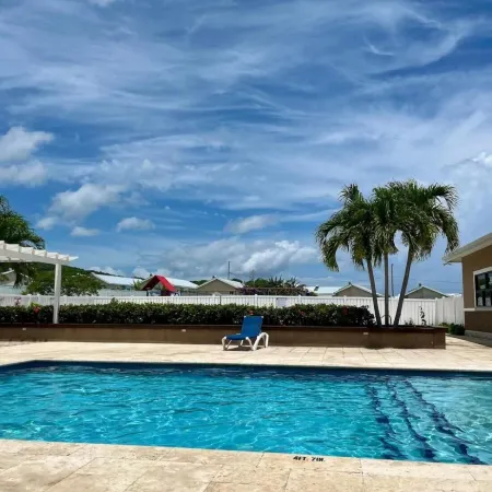 Sunny-shore Hideaway