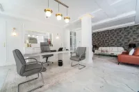 PETIT PALACE SUITES HOTEL
