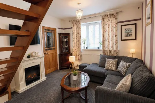 4-Bed - Sleeps 8 - Free Parking - 2-Star