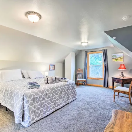 Quaint Coquille Getaway Near Beaches and Parks!
