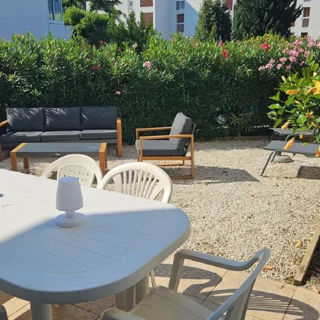 LOVELY APART 2 BEDROOMS FOR 5-GARDEN GARAGE NEAR BEACHES PORT AND CITY CENTER