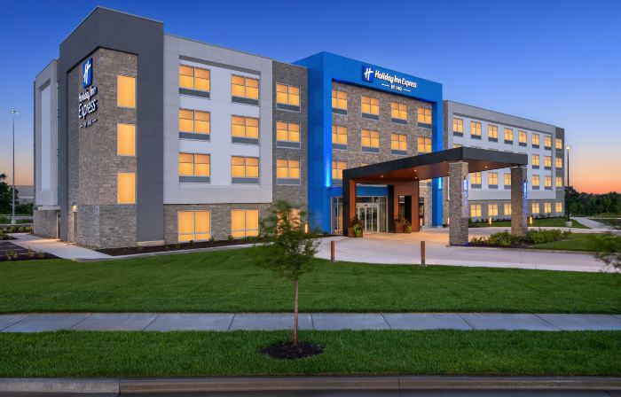 Holiday Inn Express & Suites Overland Park South by IHG