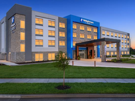 Holiday Inn Express & Suites Overland Park South by IHG