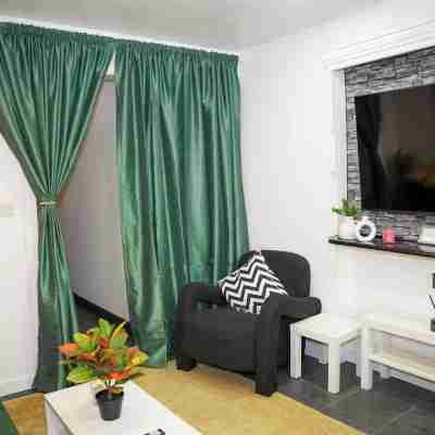 Ground Floor Apartment Sleeps 4 Parking Others