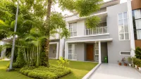 Rumah 175 m² dengan 3 kamar tidur dan 3 kamar mandi pribadi di Sekupang - parkir
