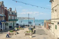 4 Bed - Sleeps 8 - Pool Table -Sea View - Parking - Wi-Fi