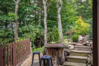 Sky Laurel Cottage - parking
