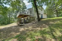 Spacious Family Home Near Lake of the Ozarks! - spa