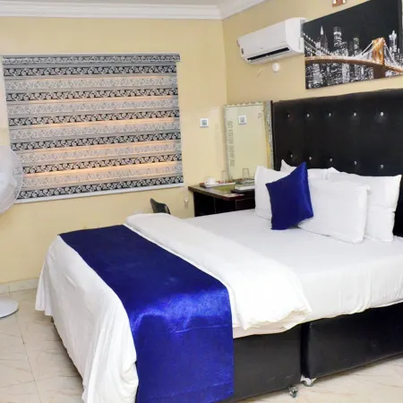 Luxurious Awoyaya Apartment With Private Pool and Garden