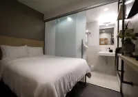 Sova Micro-Room & Social Hotel - parking