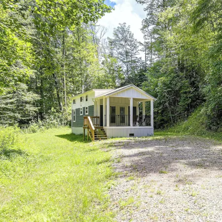 Walk to Creek! Serene Getaway in Mountain City