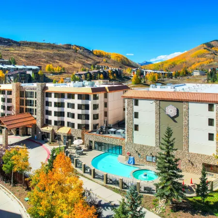 The Grand Lodge Hotel and Suites
