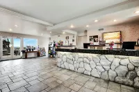 Beachcomber Motel - Beach