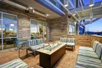 Home2 Suites by Hilton Victorville - parking