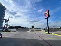 Hwy 59 Motel Laredo Medical Center - parking