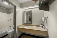 Red Roof Inn Detroit - Royal Oak/ Madison Heights - parking
