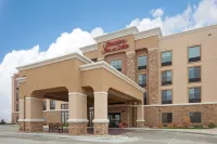 Hampton Inn & Suites Watertown - parking