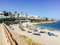 Apartment Sleeps 8 With Pool and Parking - 2-Star