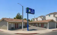 Mi Casa Motel - parking