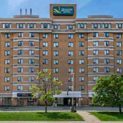 Quality Inn and Suites Montreal East Hotel Exterior