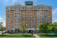 Quality Inn and Suites Montreal East Hôtels à proximité de : Théâtre du Vieux-Terrebonne