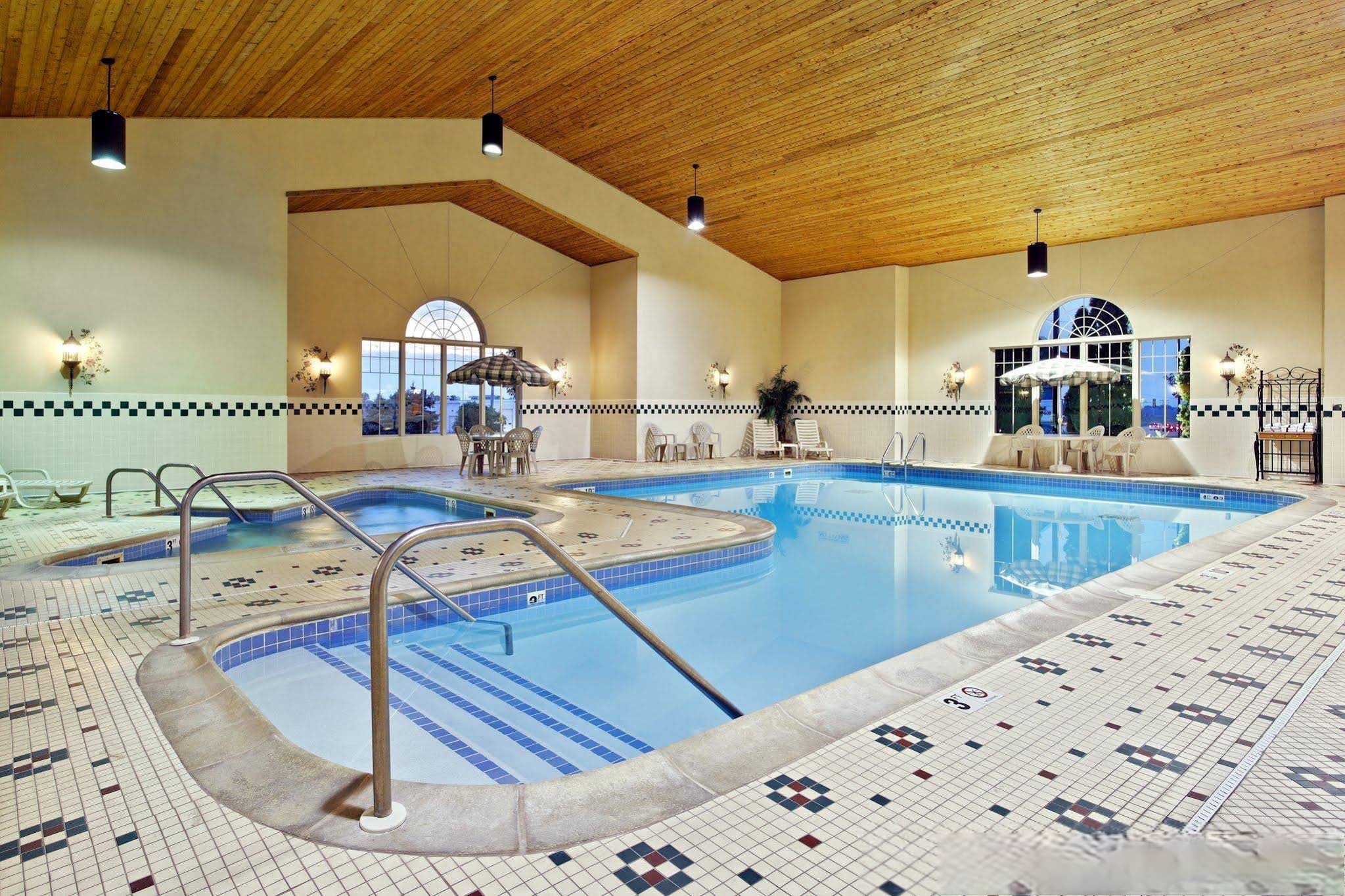 Country Inn & Suites by Radisson, Sycamore, IL