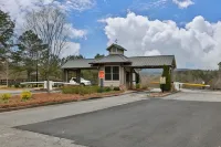 4.9-Star Rated, Stunning 3600 SF House on Golf Course