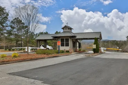 4.9-Star Rated, Stunning 3600 SF House on Golf Course Отели в г. Чероки