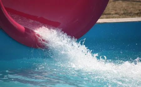 Yellow Bee Tangerang Отели в г. Тангеранг