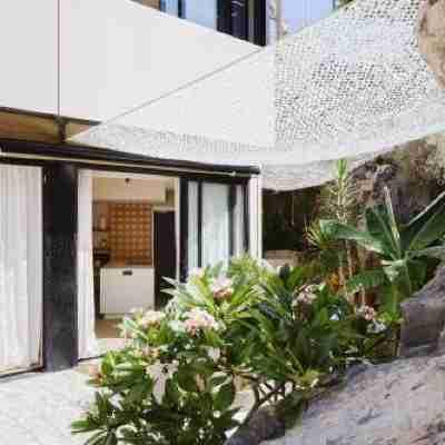 11 Holiday Homes Hotel Exterior