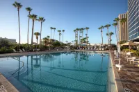 DoubleTree by Hilton at The Entrance to Universal Orlando - Pools