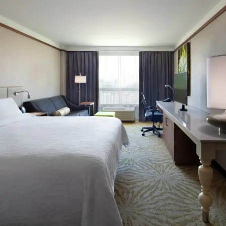 Hilton Garden Inn Montreal Airport Отели рядом с достопримечательностью «Главный офис компании Air Canada»