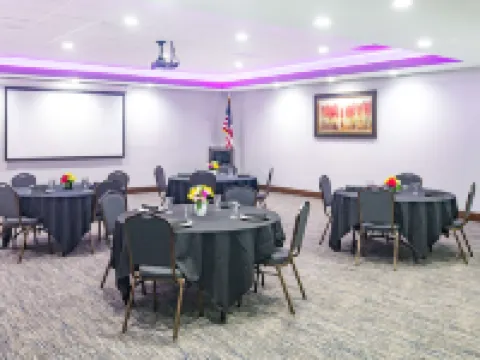 La Quinta Inn & Suites by Wyndham Joplin Hotels in Joplin