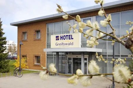 VCH Hotel Greifswald Отели в г. Галько