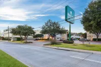 HomeTowne Studios By Red Roof Dallas - North Addison/ Tollway - 2성급