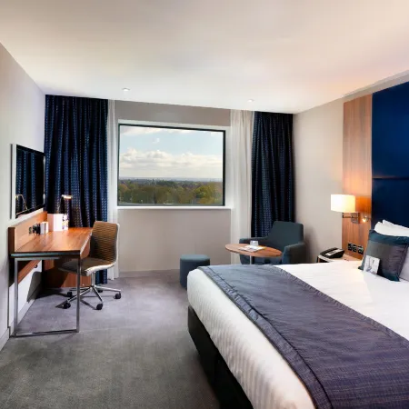 Crowne Plaza London Heathrow T4 Отели рядом с достопримечательностью «Фелтхам»