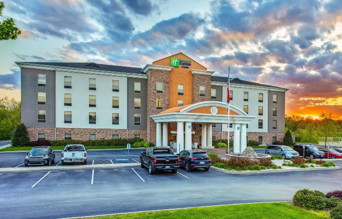 Holiday Inn Express & Suites MORRISTOWN by IHG