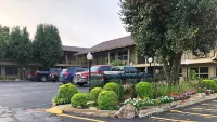 Charles Wesley Motor Lodge Downtown Broken Bow- Hochatown - ที่มีที่จอดรถ