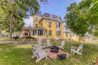 Pangea House Hotels in der Nähe von Thousand Islands Playhouse
