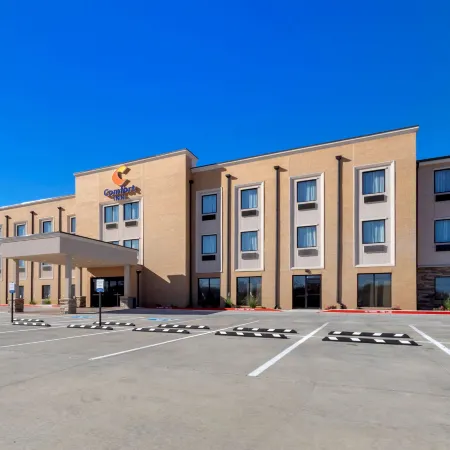 Comfort Inn & Suites Harrah