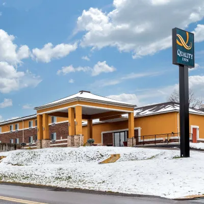 Quality Inn Hotels near Pittsburgh International Airport
